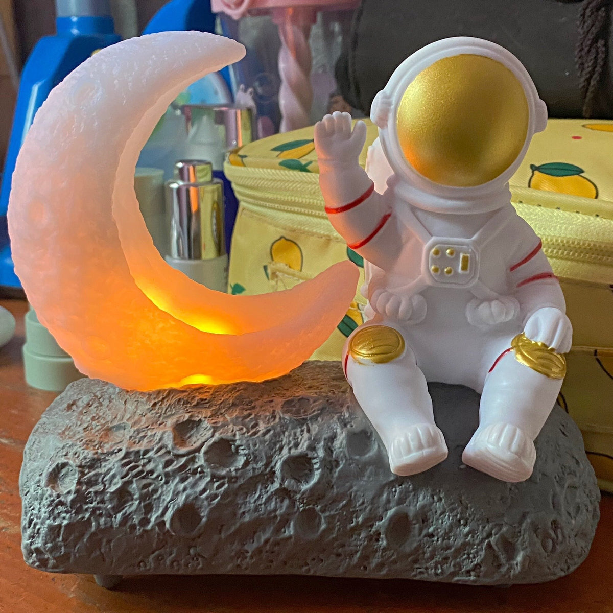 Astronaut Wireless Bluetooth Speaker - iSmart Home Gadgets Limited